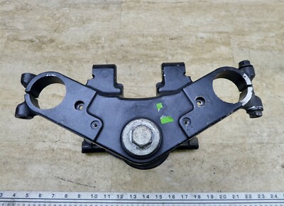 1984 Kawasaki GPz 750 ZX750 K389. triple tree steering stem clamp