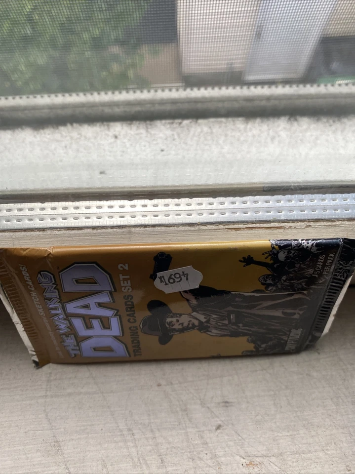 PACK SELLADO CARTAS COLECCIONABLES WALKING DEAD - Set 2 Foto 3 de 4