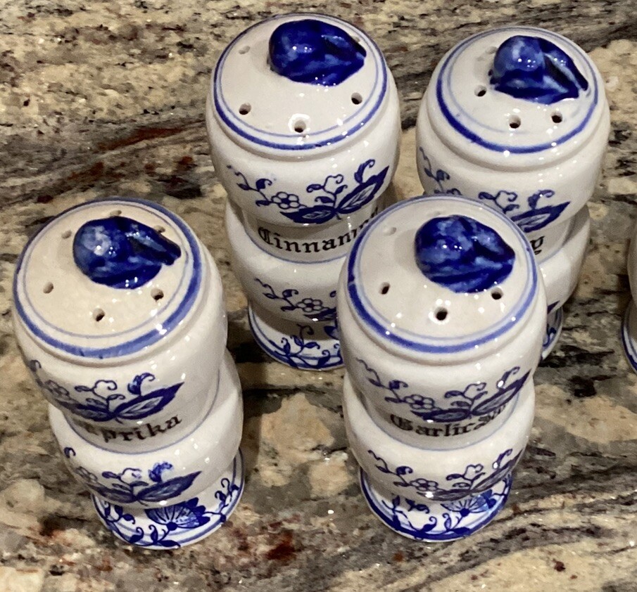 7 PC BLUE ONION JAPAN CONDIMENT SHAKERS CURRY PAPRIKA CINNAMON GINGER 4 1/4”T