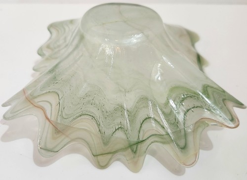 Vintage Ruffled Art Glass Bowl Green White Swirl Centerpiece Murano Style 6.5" - Picture 7 of 7