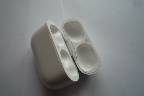 Genuine Original Apple AirPods Pro White Charging Case Only - 第 3/4 張圖片