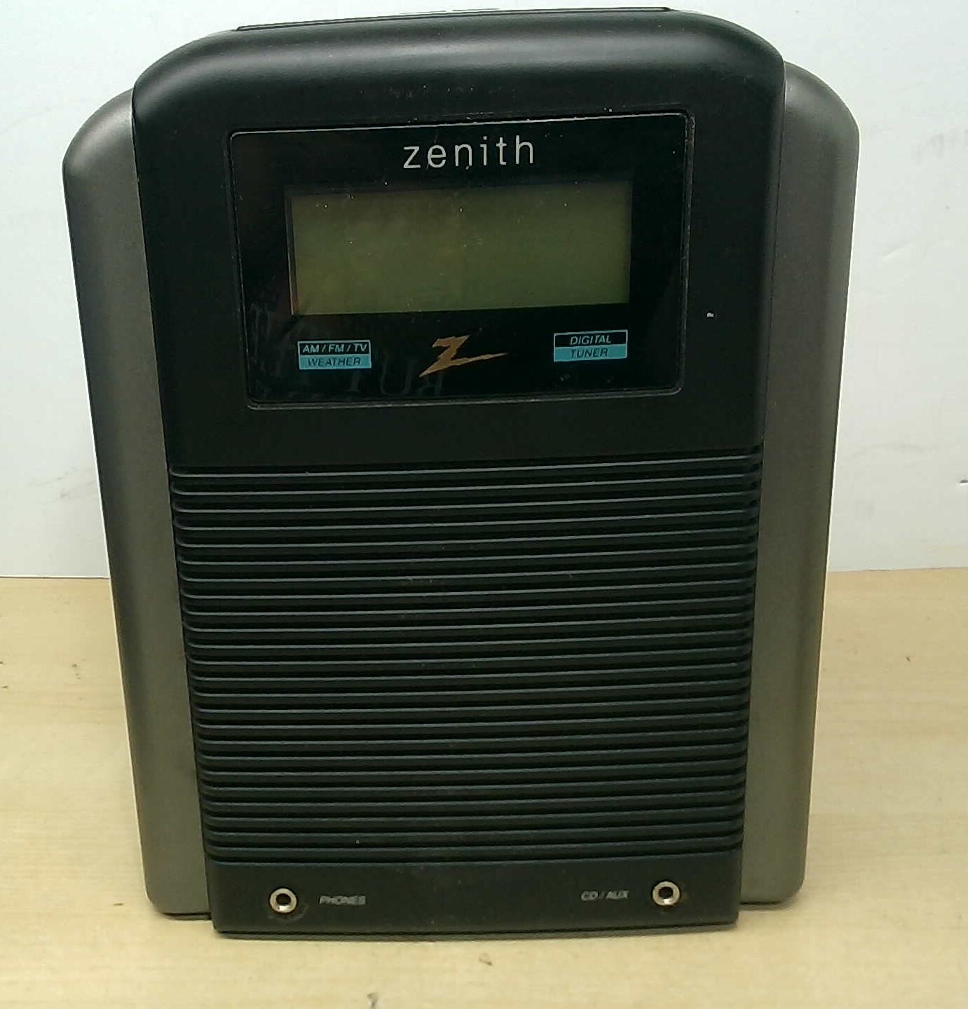 Vintage Zenith Digital Alarm Clock Radio With AM/FM/TV/Weather Bands ...