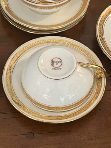 PORCELAINE DE LIMOGES / SERVICE THE CAFE 12 PERS PORCELAINE BLANC ET DORURE - Foto 7 di 8