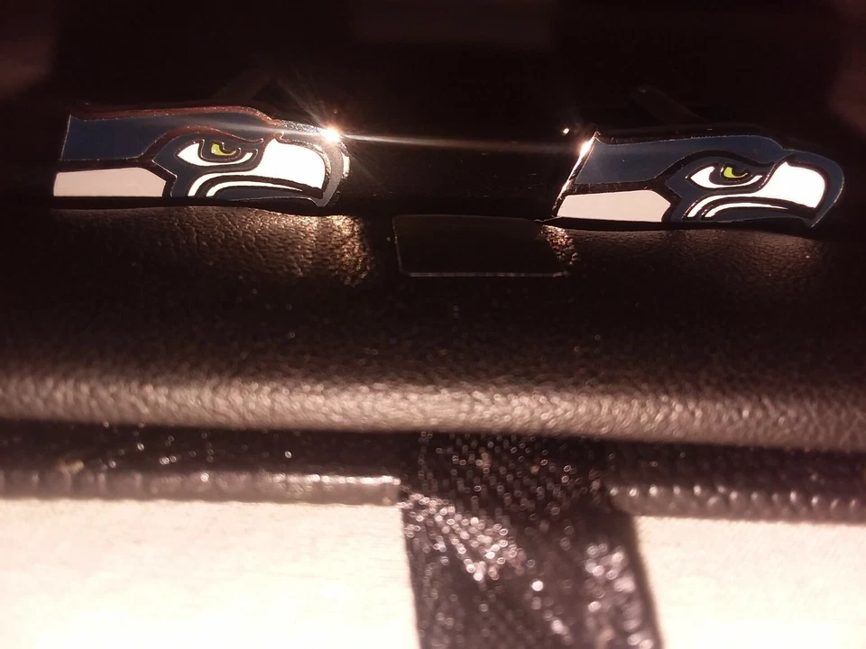SEATTLE SEAHAWKS ENAMEL LOGO CUFFLINKS - NFL Licensed - New in Presentation Box - Image 4 of 4