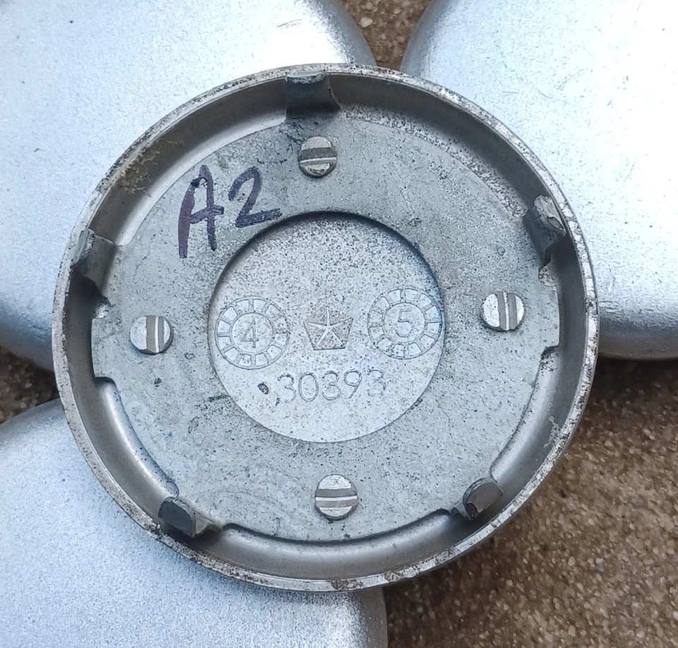 Комплект из 4 неоновых центральных колпаков для фургона Chrysler Concorde 1998-2003 p/n 30393 A2 - Изображение 3 из 3