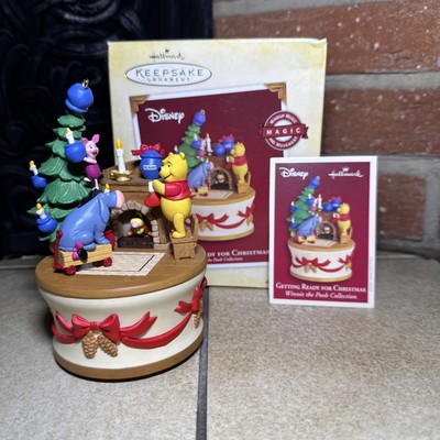 Hallmark Keepsake Disney Winnie The Pooh Getting Ready For Christmas MAGIC