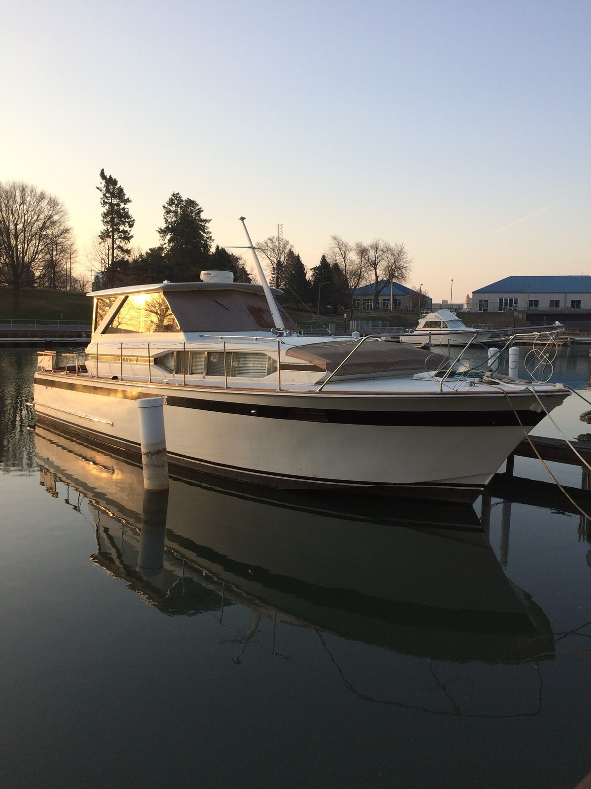 1970 Chris-Craft Roamer 38' Motor Yacht