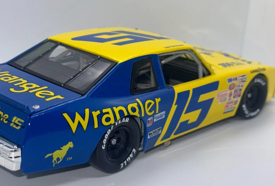 Pontiac Ventura Legendary Series 1979 Dale Earnhardt #15 Wrangler 1:24 diecast Foto 2 de 4