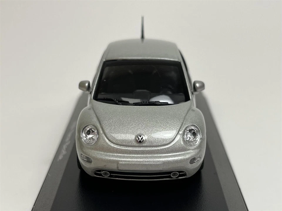 VW Nuova Beetle Taper 9C Kever 1998 Argento Maxichamps 940058000 1:43 Coccinelle - Immagine 4 di 4