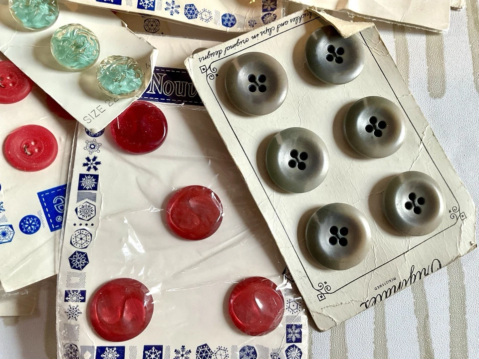 28 sheets of vintage button sheets-Nouveaute-Costumemakers-NOS-resale-gift++ - Image 2 of 4
