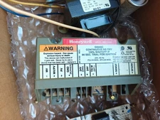 S8600C Continuous Re-try Ignition Control Module for furnace, HONEYWELL MN 55422