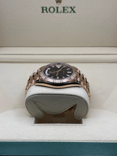 Rolex Day-Date 40 Eisenkiesel Baguette Dial 228235 - 2021 - Picture 4 of 7