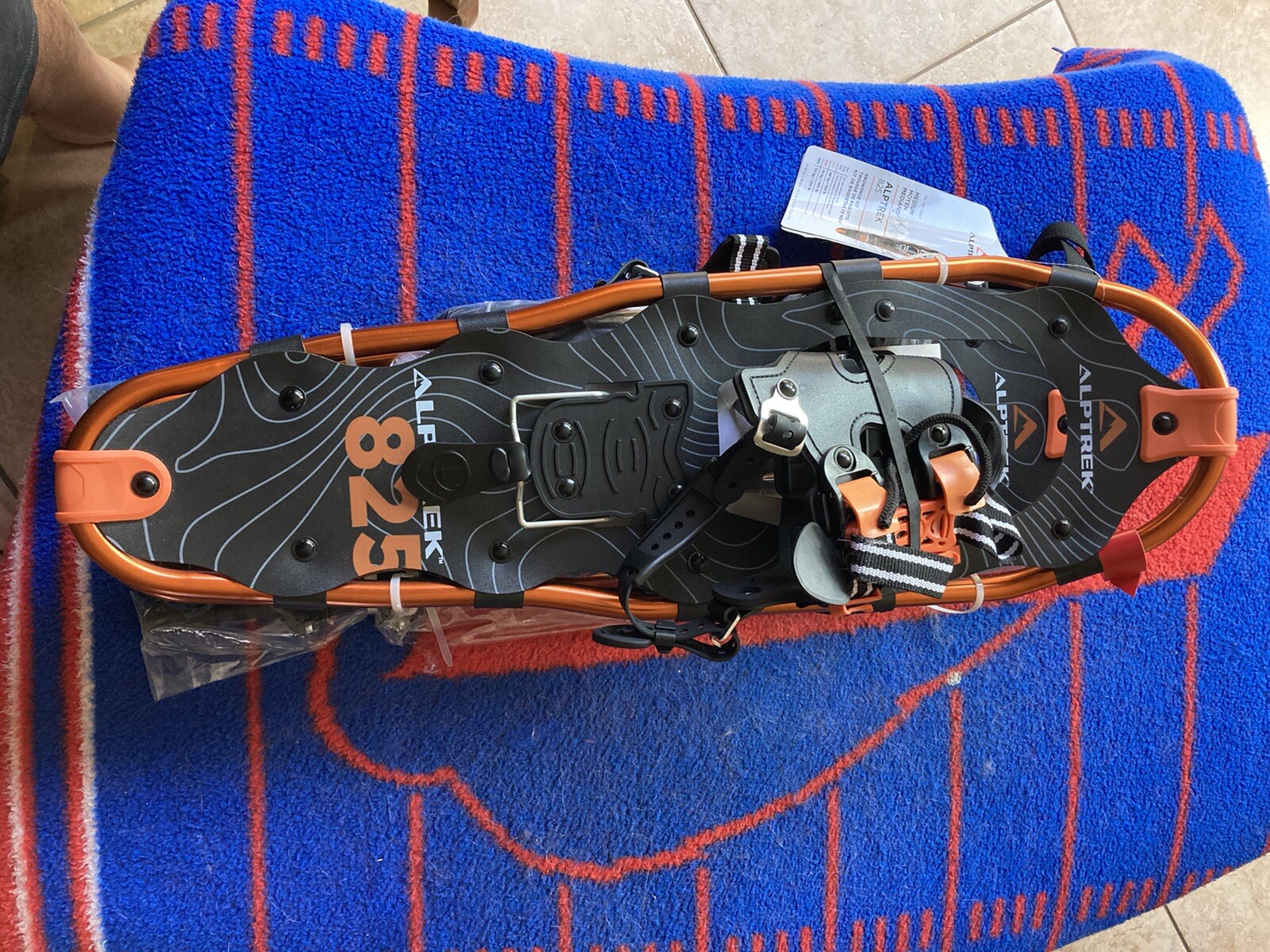 New Genuine Alptrek 825 Snowshoe Kit Poles & Bag Medium Orange 200lbs