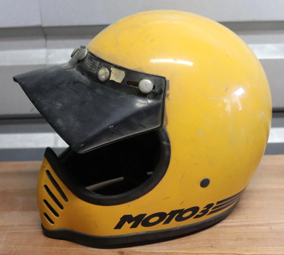 ✴︎bell moto 3 yellow✴︎ Vintage Bell Moto 3 III Yellow Black Stripe Motorcycle Helmet USA