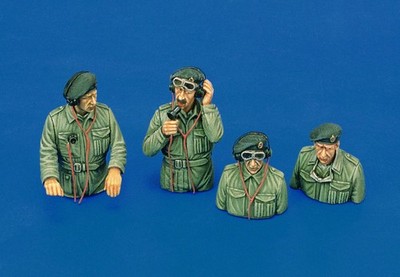 British tank crew-3/2 fig, - WWII / 1:35 - Royal Model 231