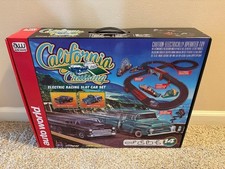 Auto World AW California Cruising Slot Car Racing Track Set New in Box
