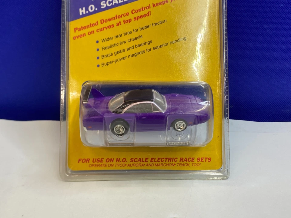 LIFE LIKE RACING ESCALA HO SLOT CAR PÚRPURA 1970 PLYMOUTH SUPERBIRD Foto 2 de 4