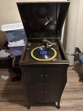 Vintage Victrola VV-80 Floor Phonograph – 1921 – Oak – Excellent Sound Quality