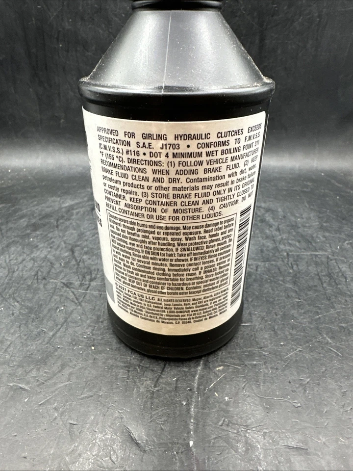 LÍQUIDO DE FRENOS Y EMBRAGUE MOPAR DOT 4 12 oz (ROMEO, DODGE, FIAT, RAM, SRT, CHRYSLER) Foto 2 de 2