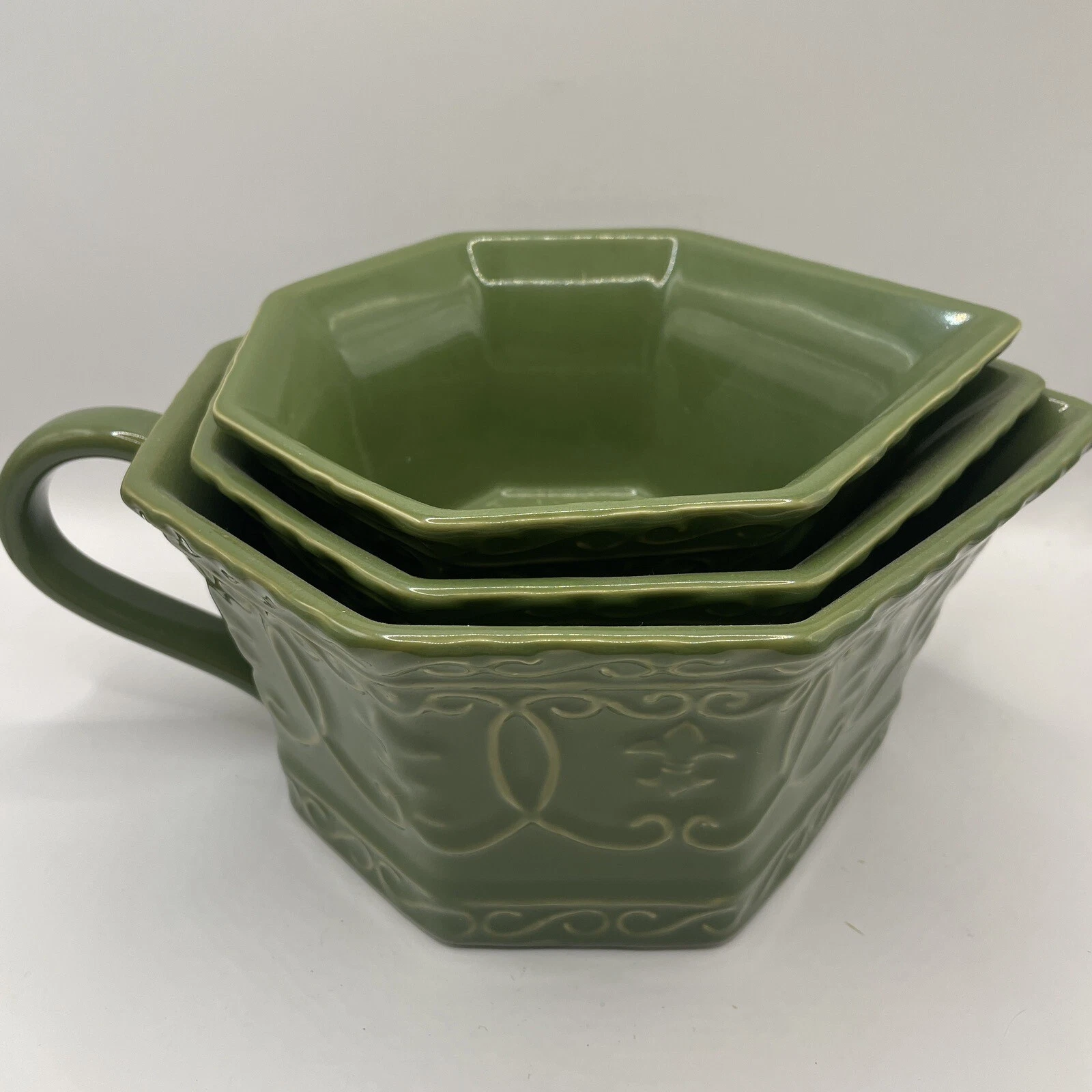 Temptations Ovenware by Tara 3-Pc Nesting Mixing Bowls Williamsburg Green spout