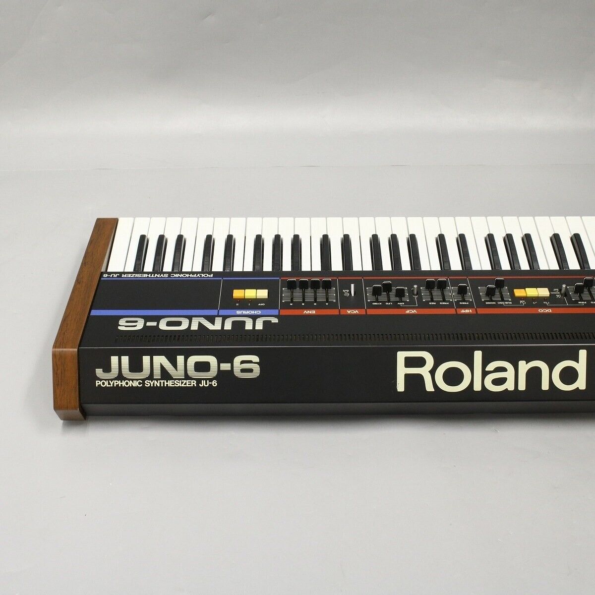 Roland Juno-60 61-key polyphonic analog synthesizer used Roland Juno-60 61-key polyphonic analog synthesizer used