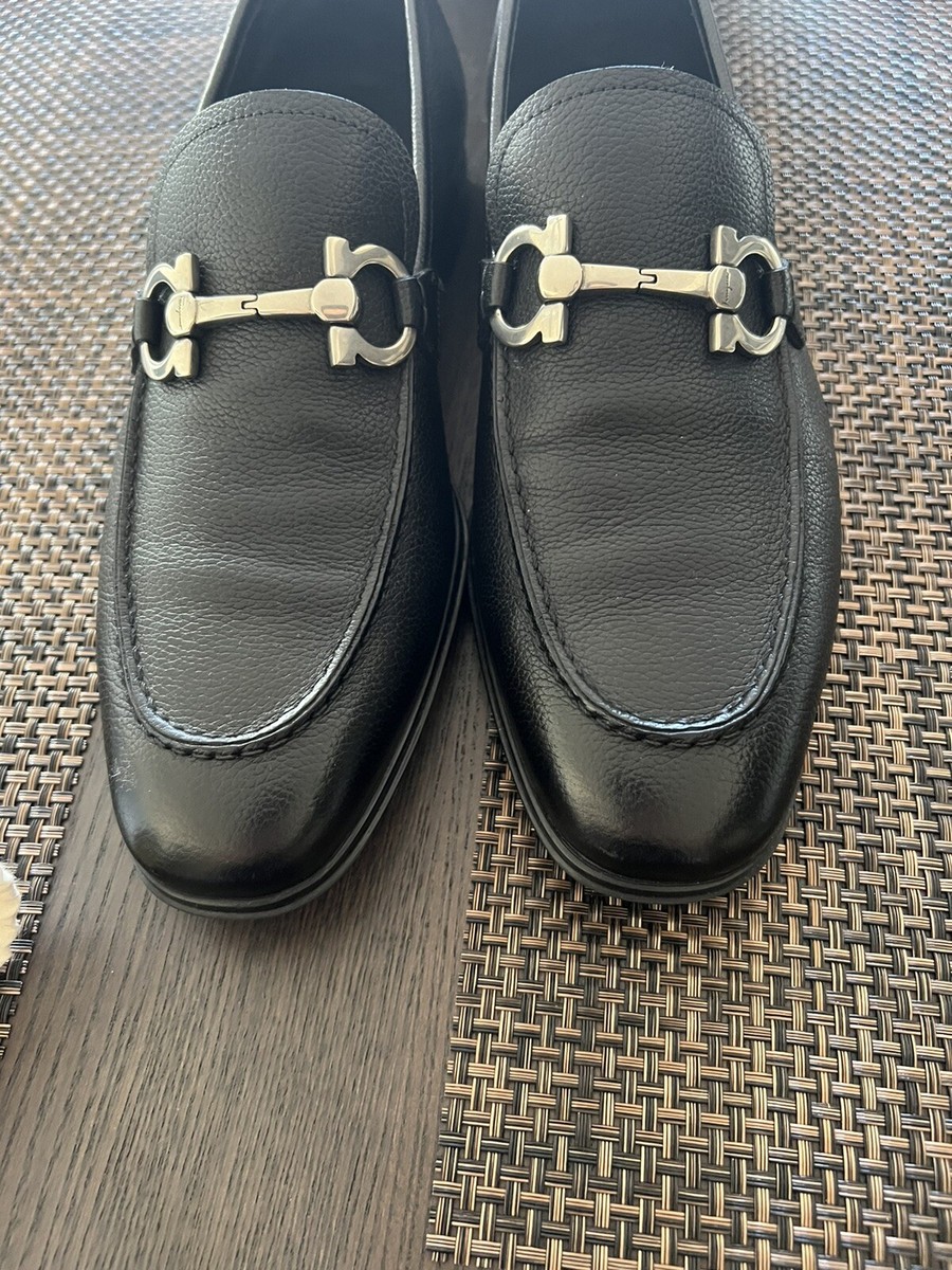 Salvatore Ferragamo Mens Black Textured Leather Loafers  display picture 3