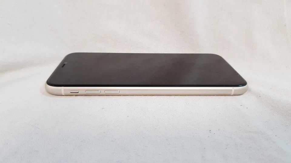 Apple iPhone 11 64GB Smart Phone Unlocked - Image 4 of 4