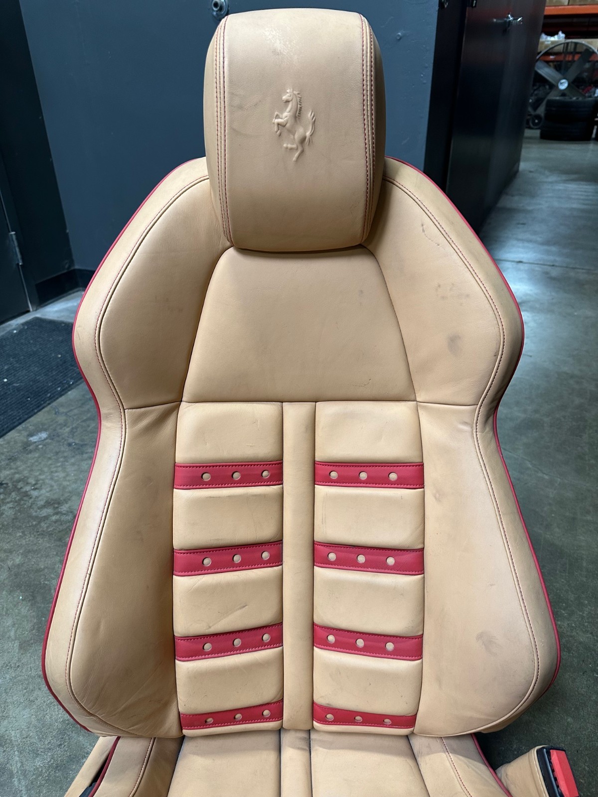 Ferrari F458 Italia, RH Right Front Seat Daytona, Beige/Red, Marks / Idents Used