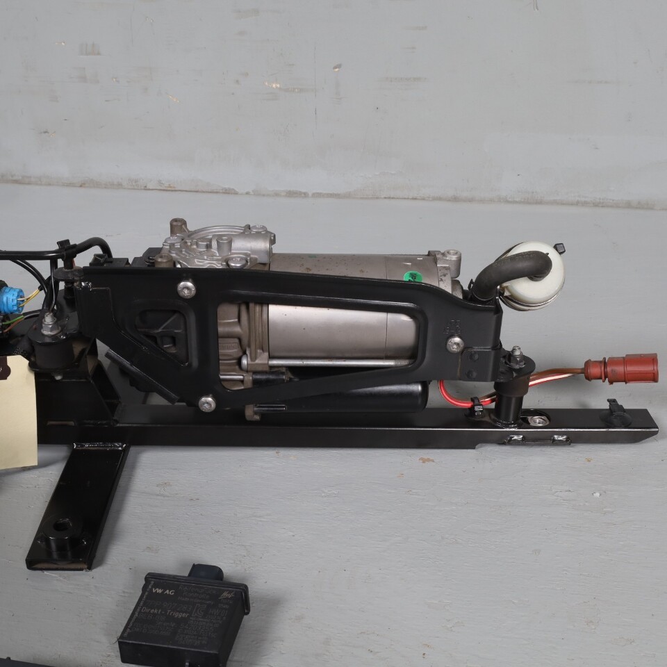 Porsche 911 GT3 2014-2019 Front Air suspension compressor P/N 99134126390