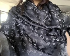 100% Authentic Louis Vuitton BLACK SHINE Shawl, Ref M75123
