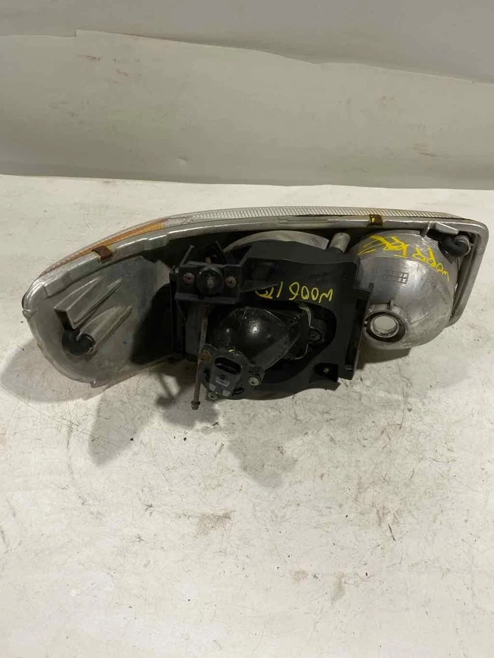 01 02 03 04 05 06 GMC YUKON XL 1500 Conjunto Faro Derecho Foto 4 de 4