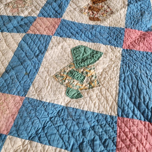 Antique Handmade Hand Quilted Flour & Feed Sack Sunbonnet Sue Quilt - Picture 11 of 18