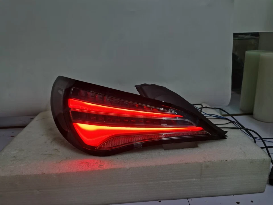 Conjunto de luces traseras LED de giro ahumadas para Mercedes Benz CLA 2014-2019 Foto 4 de 4