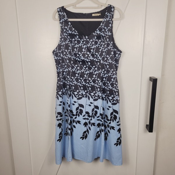 Teaberry Womens Dress Fit And Flare Size 12AU/UK 8US Blue Floral Short