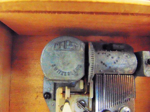 Vintage MAPSA Wooden Music Box Switzerland 4.1" x 3" x 2.5" - Picture 4 of 10