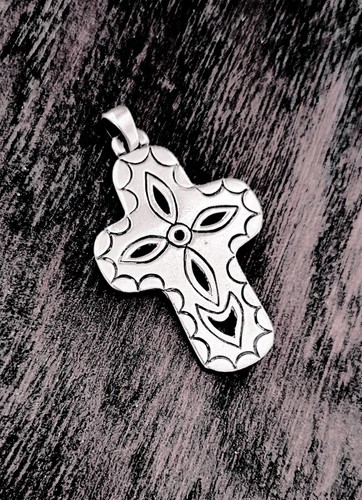 Retired James Avery Ornate Cross Pendant Openwork Center