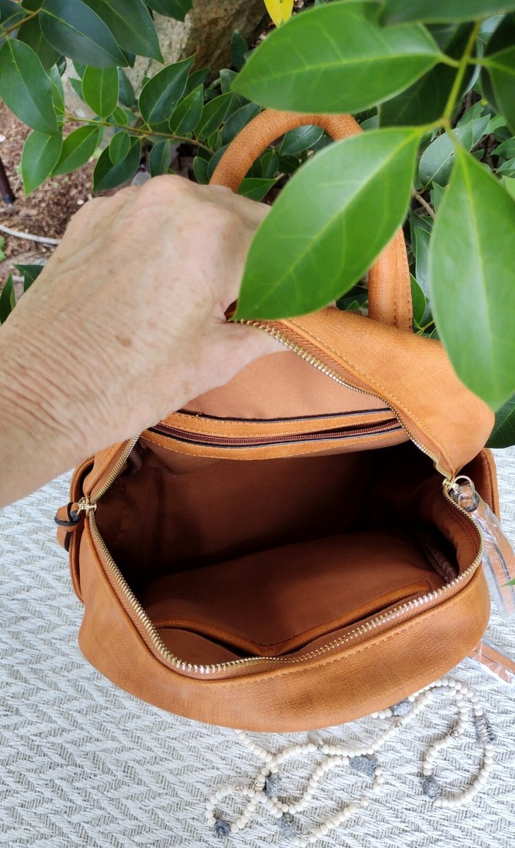 HANDBAG REPUBLIC NWT VEGAN SOLD OUT ZIPPERED BACKPACK  display picture 3