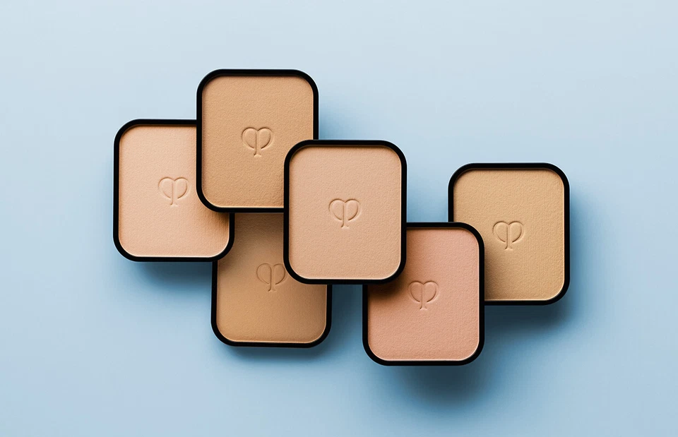 ¡NUEVO! Base en polvo radiante Cle de peau BEAUTE TEINT POUDRE ECLAT II SPF25 8 g Foto 3 de 4