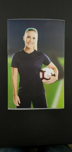 US Damen Fußball Julie Ertz Sammlerfigur #8 oder Christen Presse #23 Neu im Karton - Bild 2 von 4
