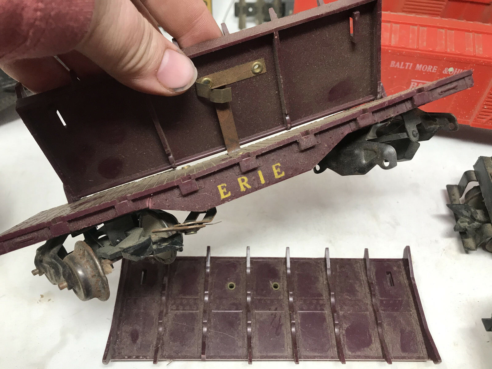 Vintage MODEL TRAIN SET / Parts HUGE LOT Track, Cars, Posts