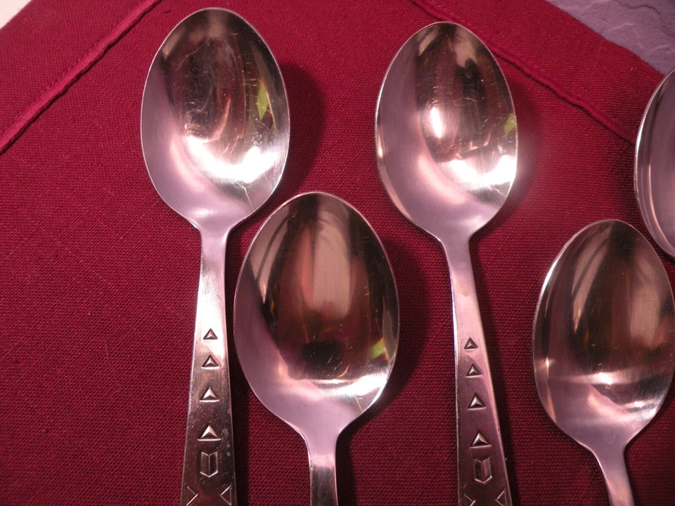 Juego de 5 CUCHARAS SOPERAS OVALADAS International Silver PUEBLO de acero inoxidable 6 7/8" Foto 2 de 4