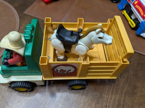 17 ⚜ Ancien Véhicule Camion Cowboy Rodeo Rig Fisher Price Réf: 330