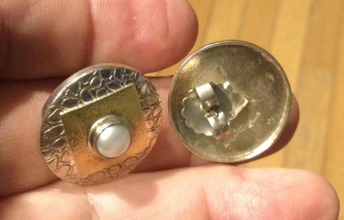 PENDIENTES DE PLATA ESTERLINA, 18K Y PERLAS FIRMADOS POR EL DISEÑADOR. NUEVO, NUNCA USADO, POR DEBAJO DEL COSTO! - Imagen 8 de 8