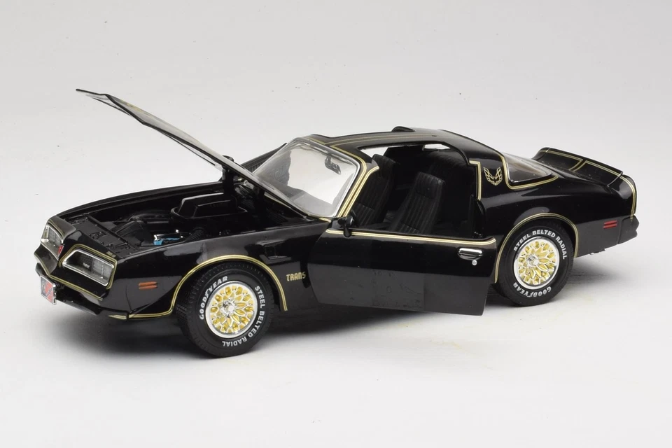 33121 Pontiac Firebird Trans Am SE Smokey and the Bandit Joyride 1:18 - Image 2 of 4