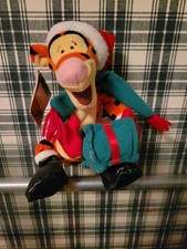 Disney Store Mini Bean Bag Santa Tigger 9  NWT