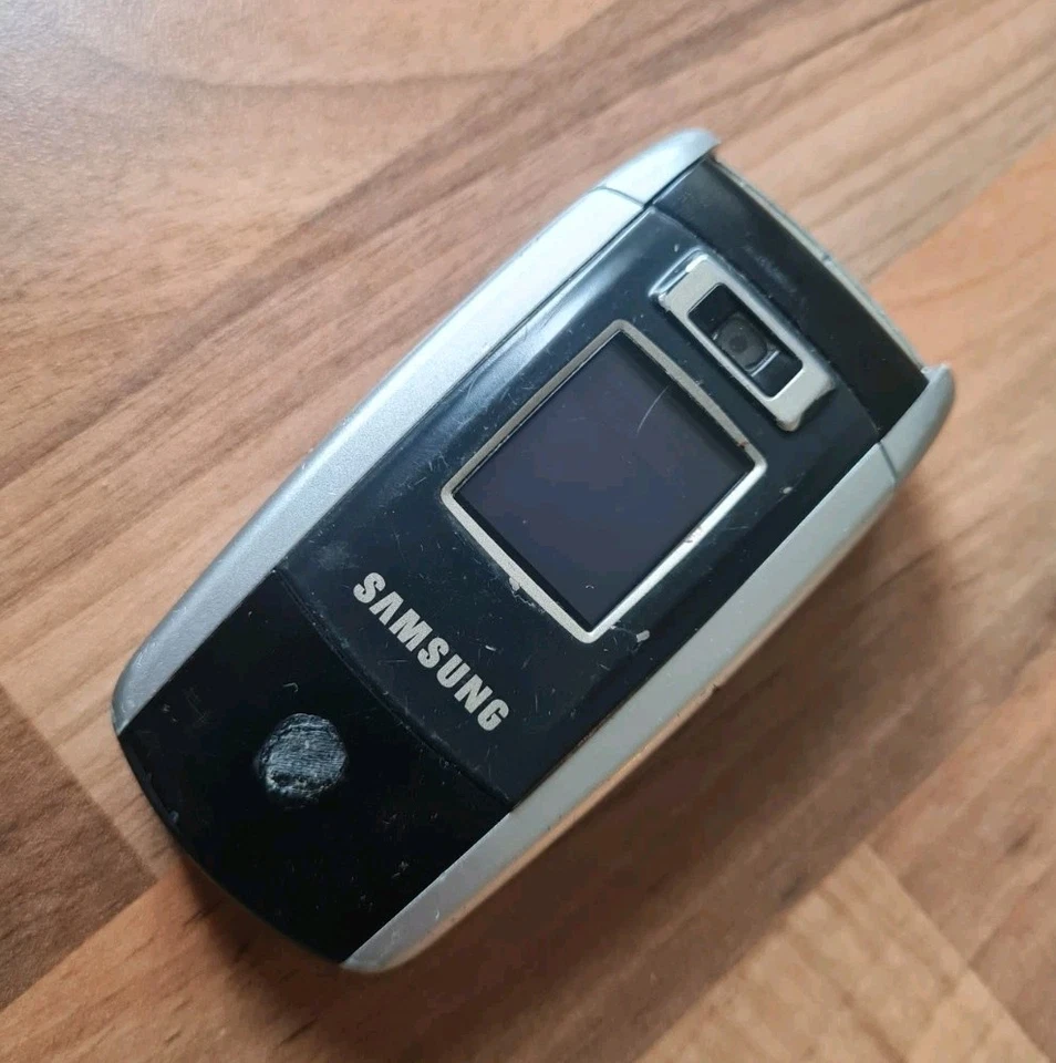 Samsung SGH Z500 Mobile Phone No Battery  - Image 4 of 4