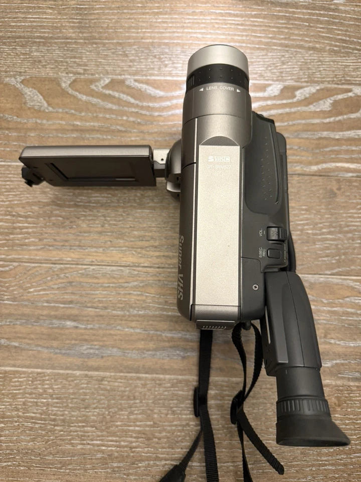 JVC GR-SXM320 Super VHS 400X Digital Zoom Camcorder -it works, needs new battery - Image 4 of 4