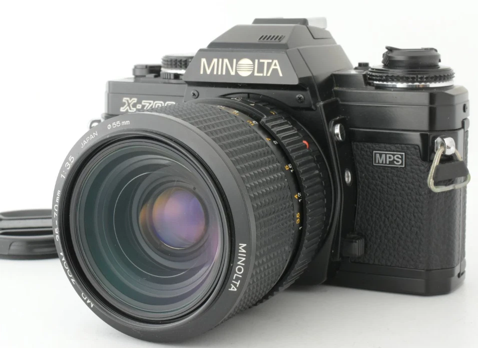 Minolta X-700 avec objectif 28 mm f/2,8 Md - France