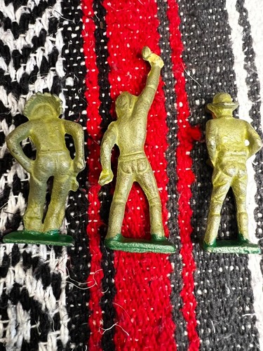 Cowboys, Indians & Pirates Oh My! A Nice Group Of 9 Vintage Lead Soldier. - Picture 10 of 10