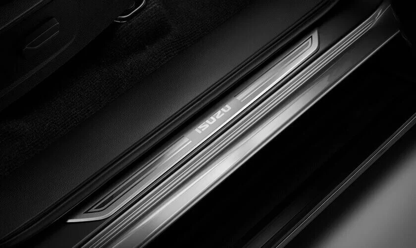 Genuine Isuzu MU-X MUX D-MAX DMAX MY21 2021 Onwards Alloy Scuff Plates Set of 4 - image 2 of 4